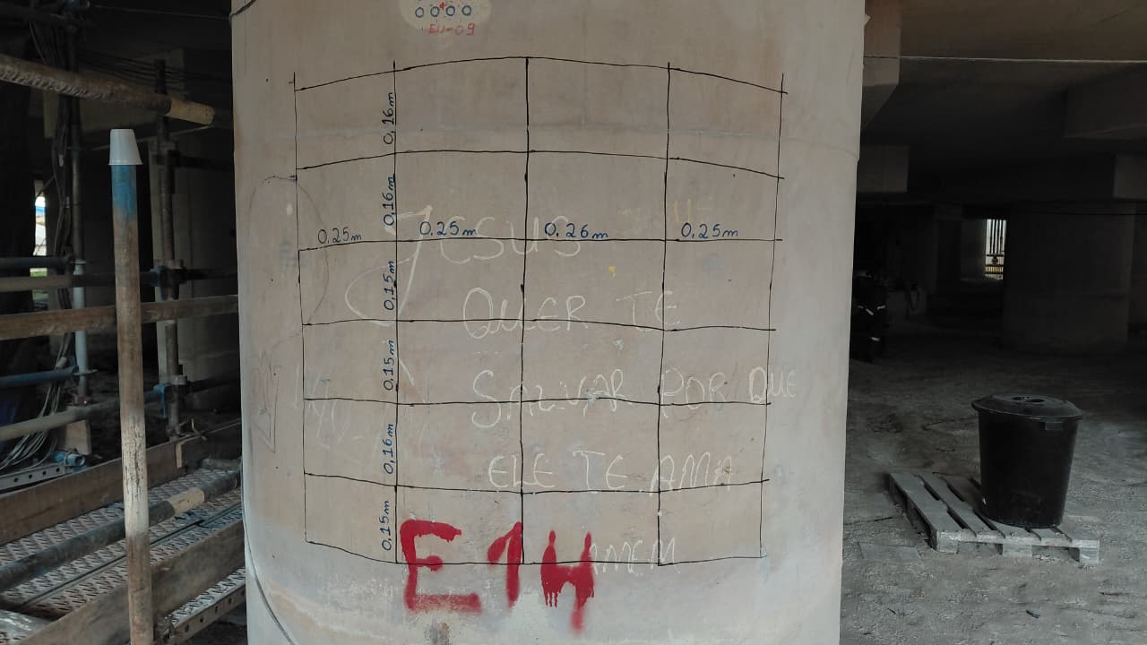 Posição das armaduras de aço em uma estaca em concreto armado, determinada a partir do ensaio de pacometria