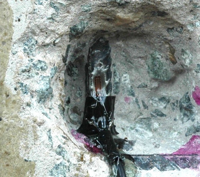 Armadura de aço com extensômetro instalado em um pilar
